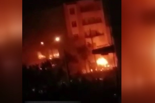 فیلم | تصاویری از آتش‌سوزی پس از انفجار فروشگاه شیراز