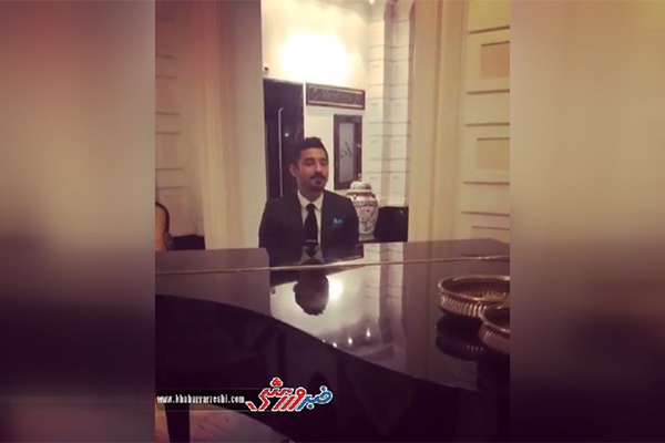 فیلم | رضا قوچان‌نژاد در حال نواختن پیانو
