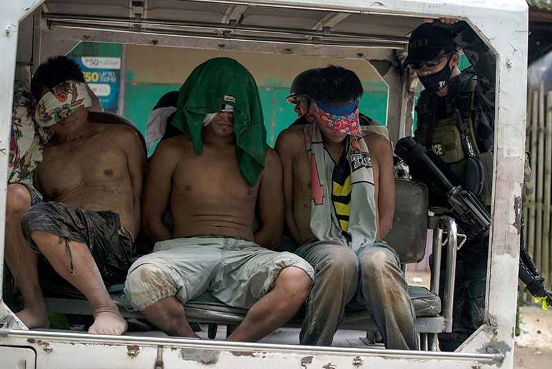عکس  | بازداشت چند داعشی در فیلیپین