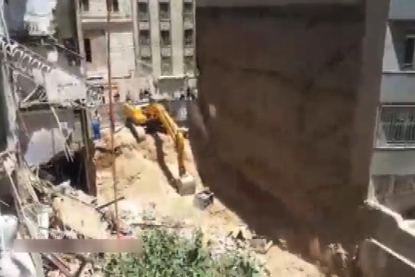 فیلم | فرو ریختن ساختمان اداری چهار طبقه در تهران
