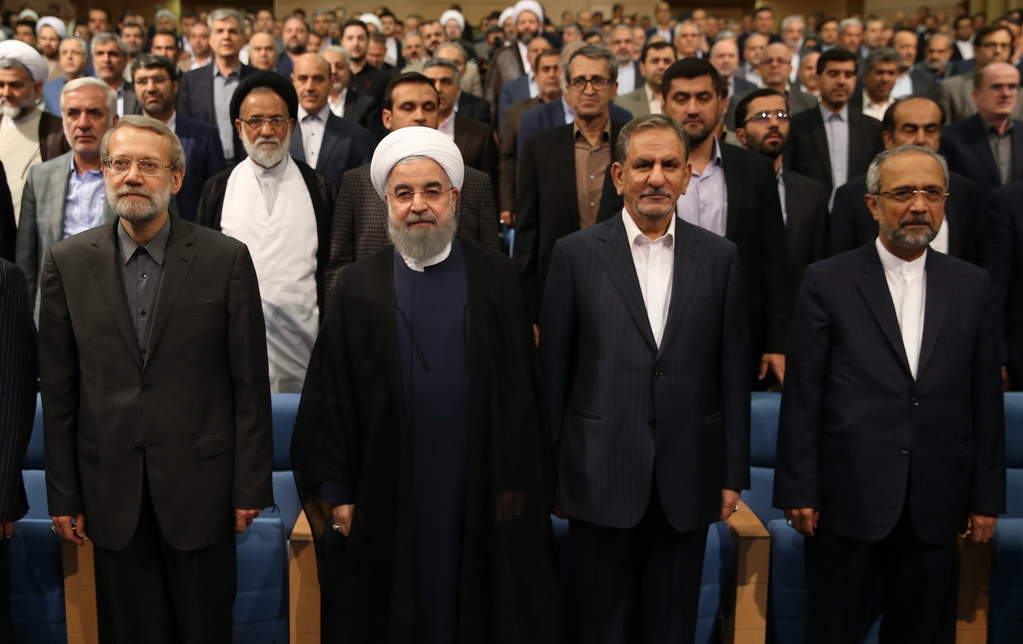 روحانی: نه دولت بنگاه‌دار خوبی است و نه عزیزان نظامی ما