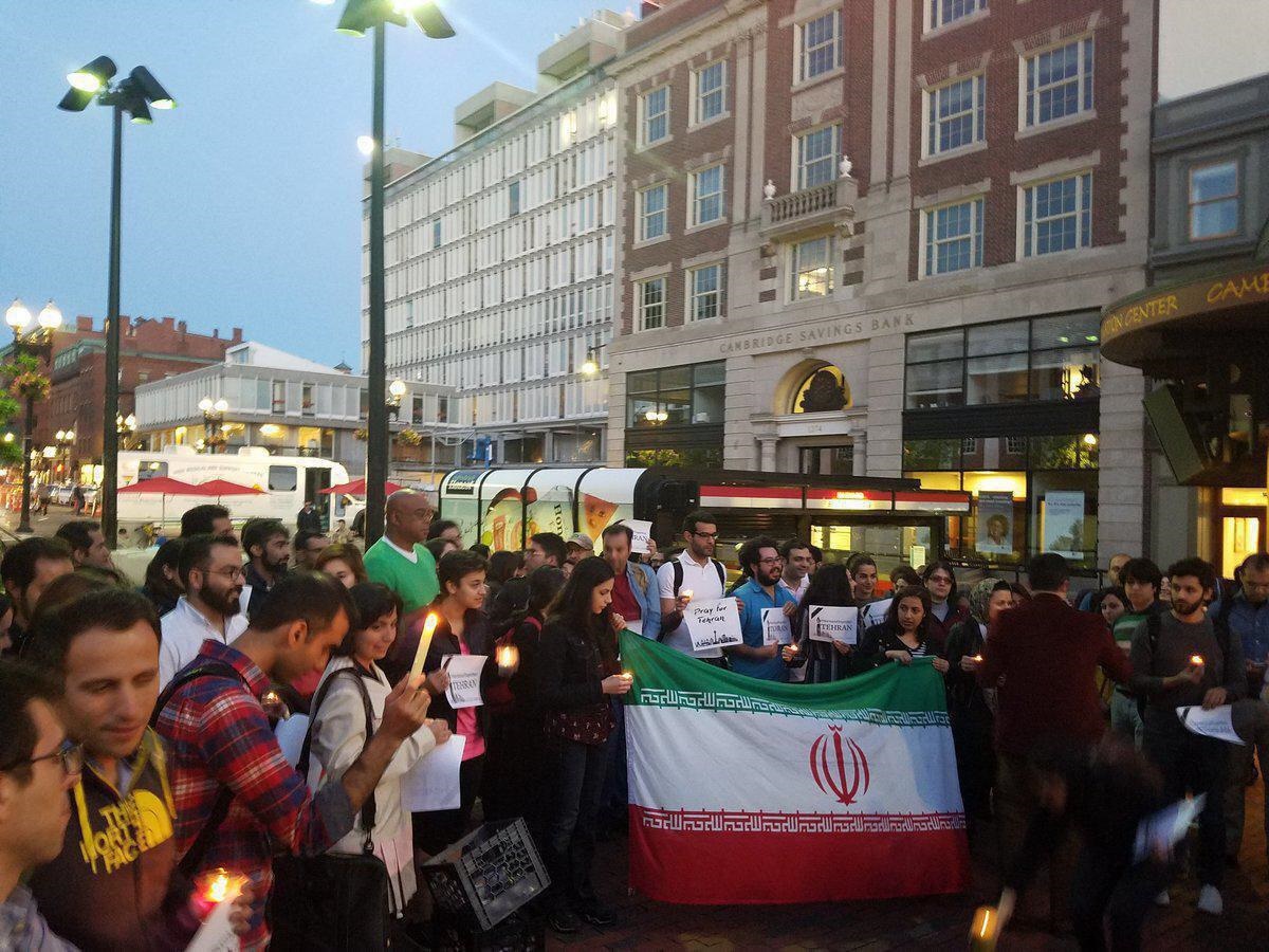 عکس | هم‌دردی ایرانیان مقیم بوستون با قربانیان حملات تروریستی تهران