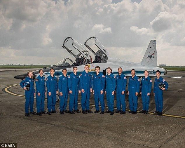 ۱۲ فضانورد جدید که ناسا از میان ۱۸ هزار و ۳۰۰ نفر انتخاب کرد