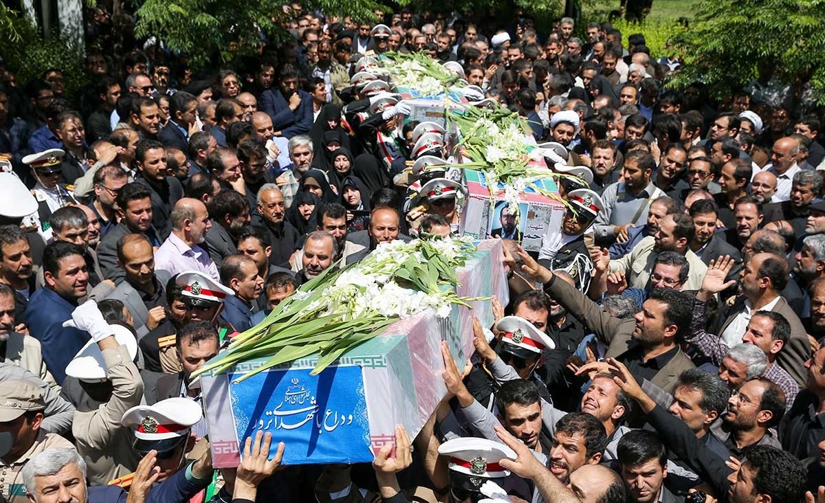 تصاویر تشییع پیکر شهدای ترور به سمت میعادگاه نماز جمعه تهران 