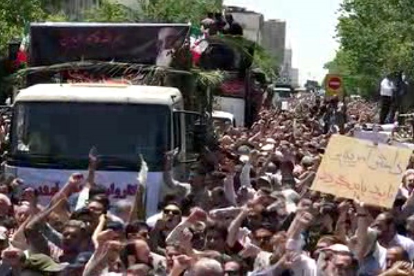 فیلم | خداحافظی باشکوه مردم با شهدای حادثه تروریستی تهران