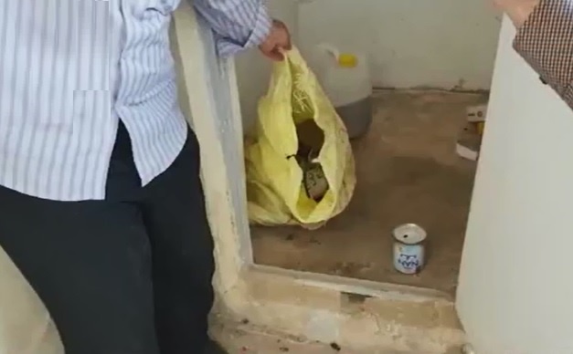 فیلم | پاک‌سازی خانه‌ای که داعشی‌ها در آن مخفی شده بودند