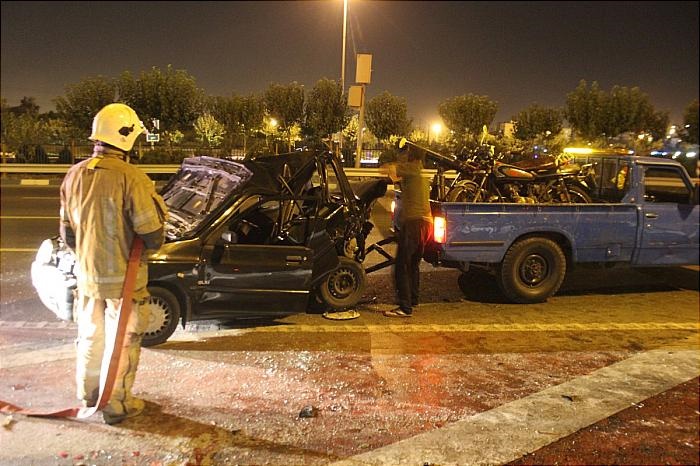 تصاویر | تصادف شدید مازراتی با پراید | گاردریل خودروی میلیاردی را بلعید
