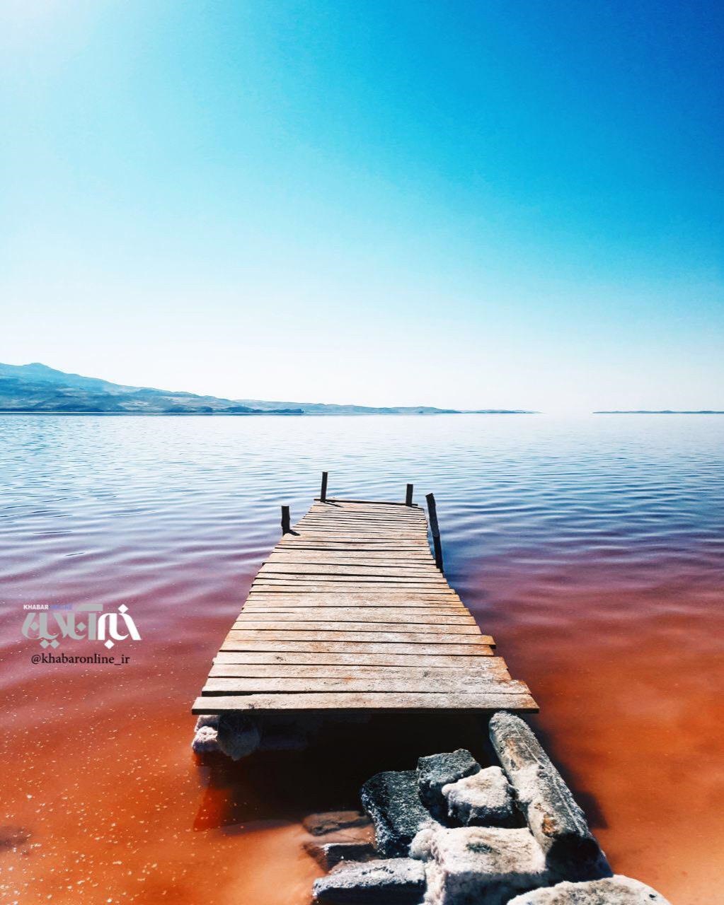عکس | تضاد رنگ‌ها در دریاچه ارومیه