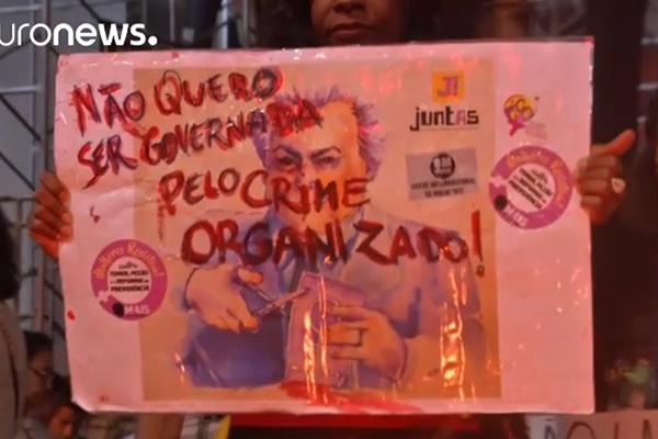 فیلم | اعتراض آرام برزیلی‌ها که به تنش کشیده شد