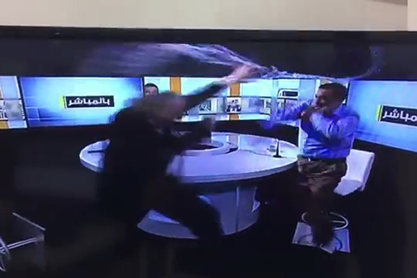 فیلم | زد و خورد در برنامه زنده تلویزیون بر سر بحران سوریه!