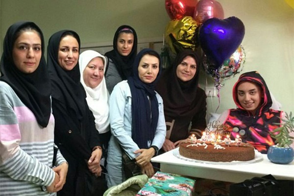 فیلم | جشن تولد کیمیا علیزاده در بیمارستان