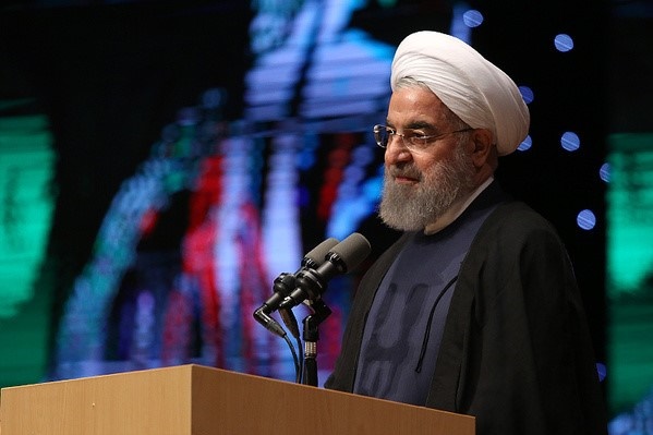 روحانی: نباید از عده‌ای که به ناحق بلندگوهایی بزرگ دارند بترسیم