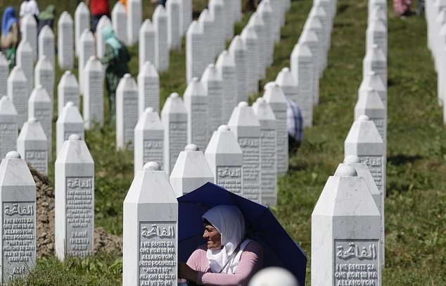 تصاویر | سالگرد بزرگ‌ترین قتل عام اروپا پس از جنگ جهانی دوم 