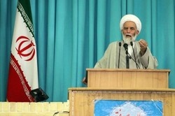 قدردانی امام جمعه از دولت یازدهم برای راه اندازی راه آهن تهران به همدان