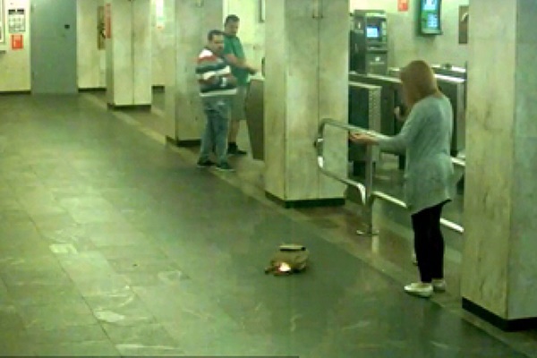فیلم | انفجار سیگار الکترونیکی در کیف یک زن در مترو بلاروس