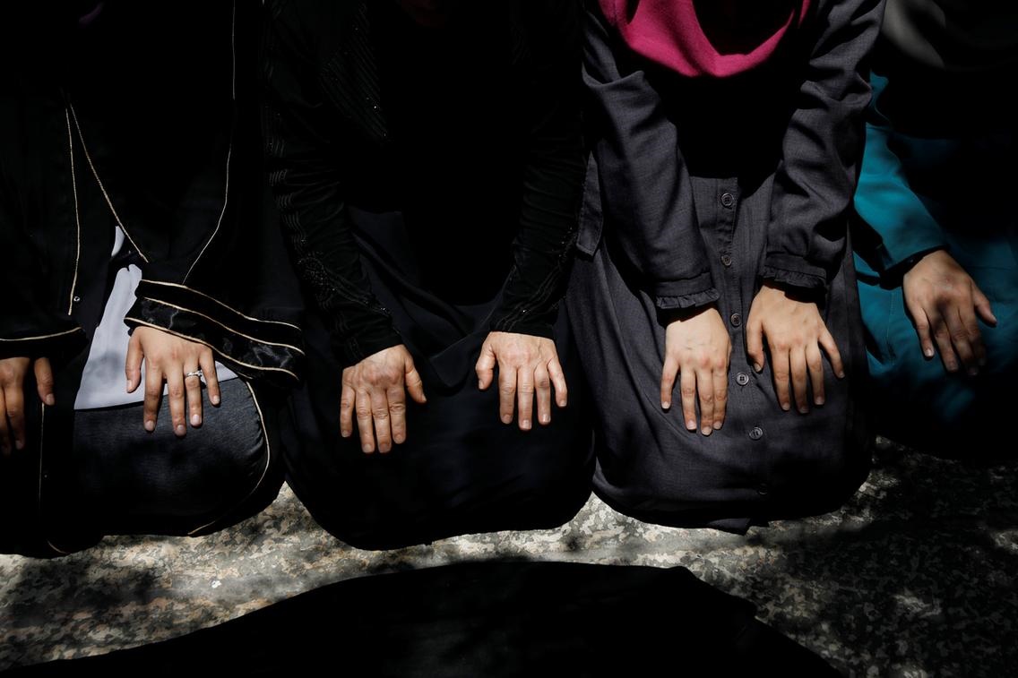 تصاویر | نمازگزاران مسجدالاقصی روی زمین داغ نماز خواندند
