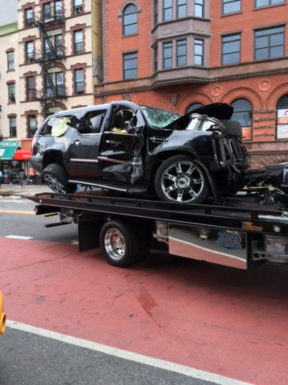 تصاویر | برخورد خودروی شاسی‌بلند با اتوبوس در نیویورک | ۱۲ نفر مصدوم شدند