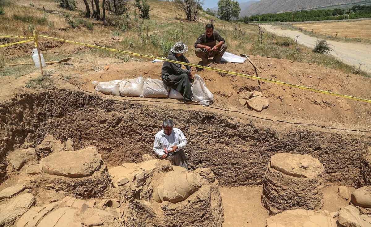 تصاویر | کند و کاو در گورهای ۲۴۰۰ ساله
