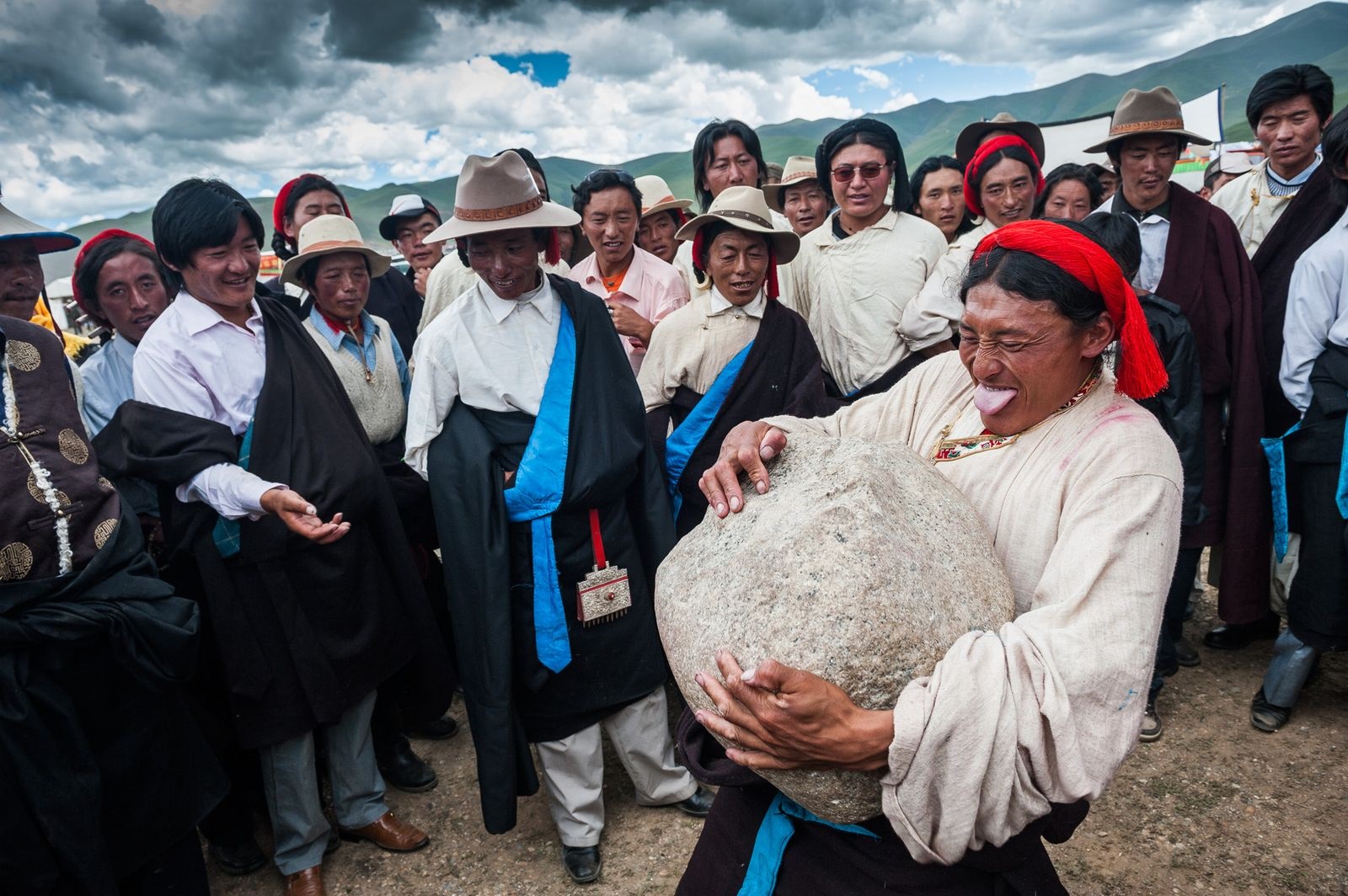 عکس | زورآزمایی سالانه تبتی‌ها در عکس روز نشنال جئوگرافیک