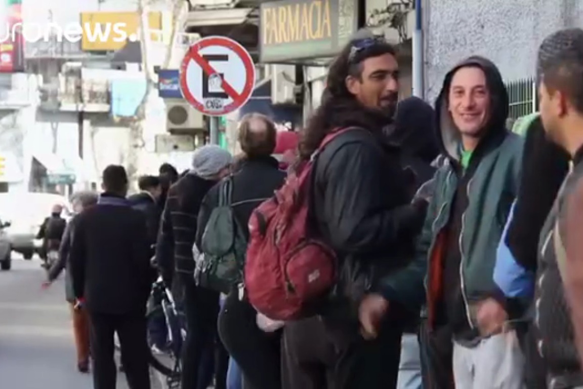 فیلم | صف‌های طولانی برای خرید قانونی ماری‌جوآنا در اروگوئه