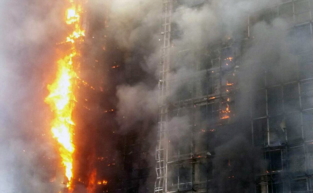 تصاویر | مهار آتش‌سوزی هتل «روتانا» در مشهد