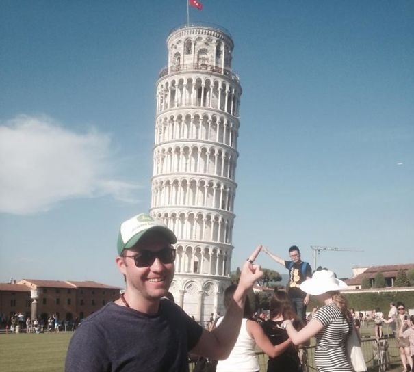 تصاویر | گردشگرانی که برج کج پیزا را سوژه عکس‌هایی متفاوت کردند