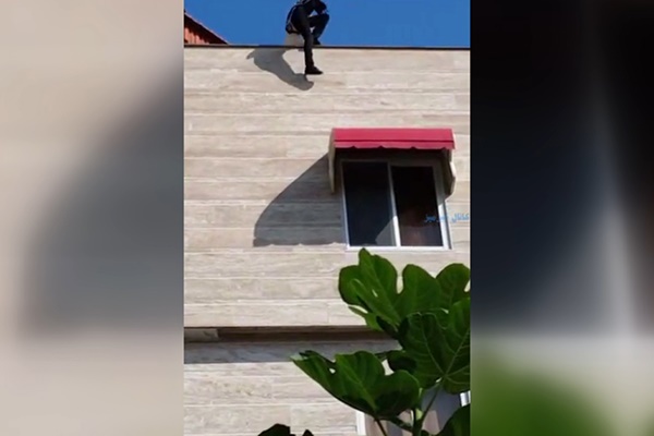فیلم | لحظه سقوط دختر ١٨ ساله مازندرانی از بالای ساختمان