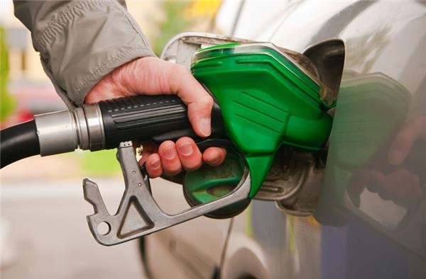 شما نظر بدهید/ برای کاهش مصرف بی‌رویه بنزین چه باید کرد؟