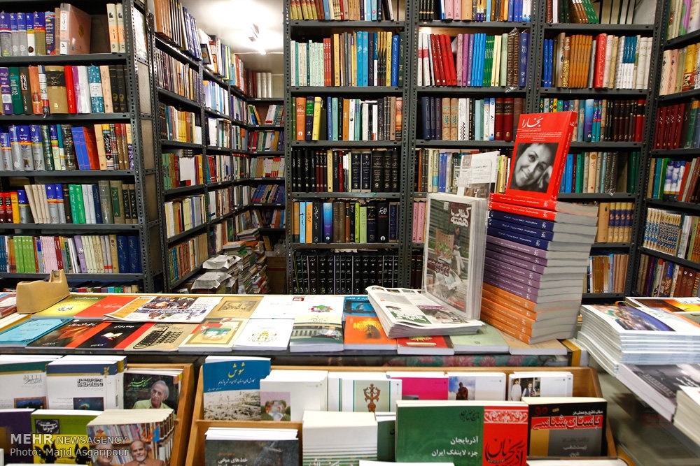 رقابت نویسنده ایرانی و فرانسوی در کتاب‌های پرفروش تیرماه