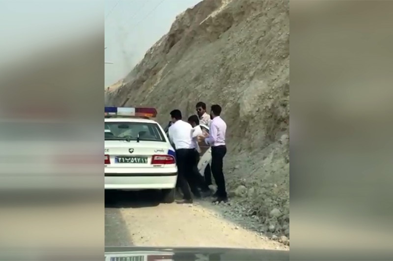 فیلم | ویدئوی جنجالی که از کتک‌زدن راننده سواری توسط پلیس بوشهر منتشر شد