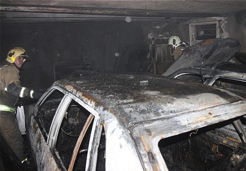 نجات ۲۰ شهروند و مصدومیت ۴ نفر بر اثر آتش‌سوزی در خیابان مولوی /تصاویر