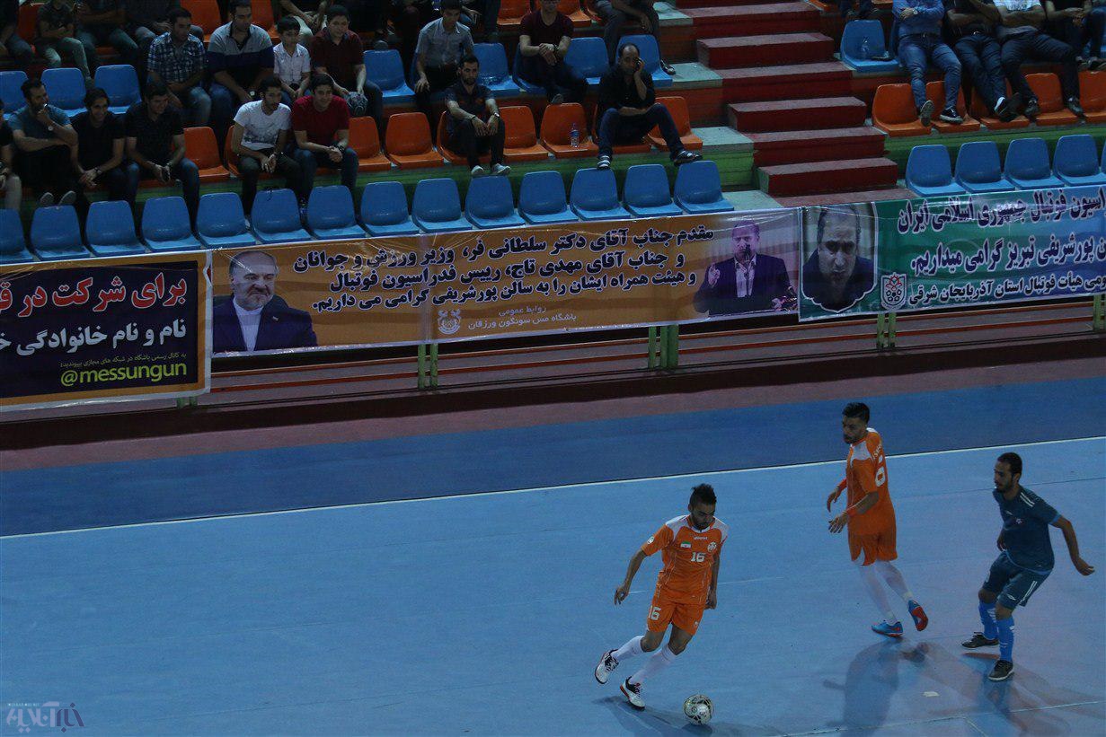 تصاویر | برگزاری مسابقه فوتسال با حضور وزیر ورزش و نایب رئیس مجلس