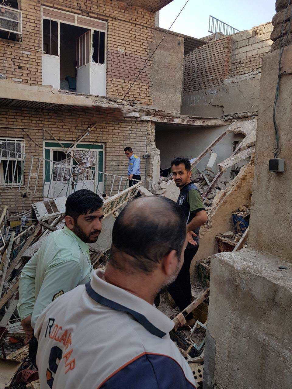 عکس | انفجار گاز شهری و ویران شدن یک خانه ویلایی در اهواز