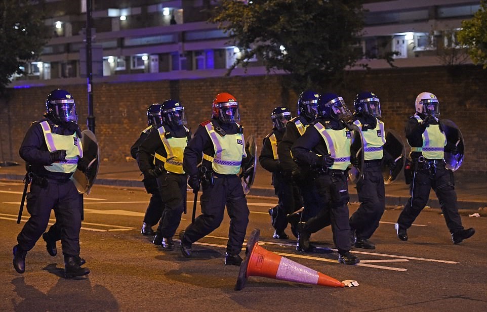 تصاویر | اغتشاش لندنی‌ها در اعتراض به قتل جوان سیاه‌پوست به دست پلیس