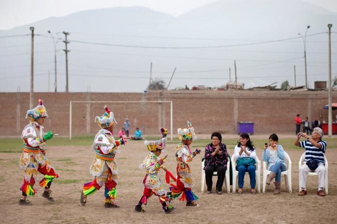 تصاویر | رقص قیچی سرخ‌پوستان کشور پرو