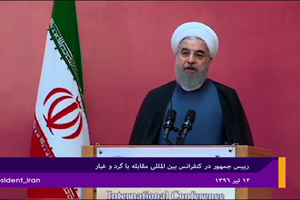 فیلم | روحانی: اگر همت دولت نبود امروز در غرب کشور با طوفان نمک مواجه بودیم