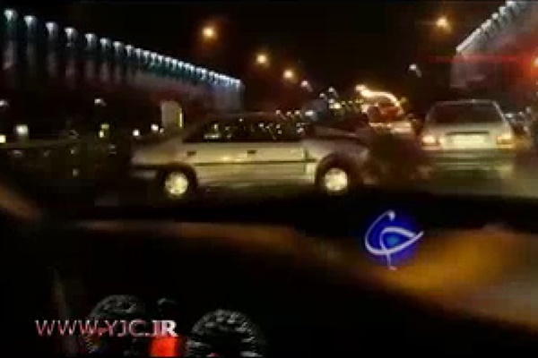 فیلم | واژگونی وانت پیکان در تصادف شدید با ۴۰۵