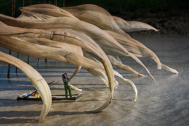 عکس | جدال باد و ماهیگیر در عکس روز نشنال جئوگرافیک