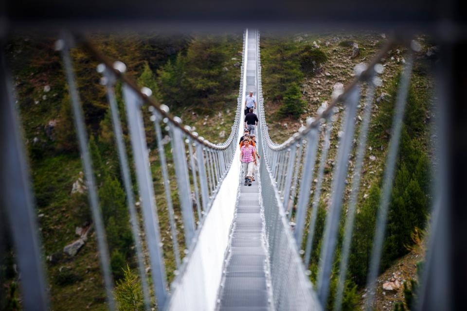 تصاویر | طولانی‌ترین پل معلق جهان در سوئیس 