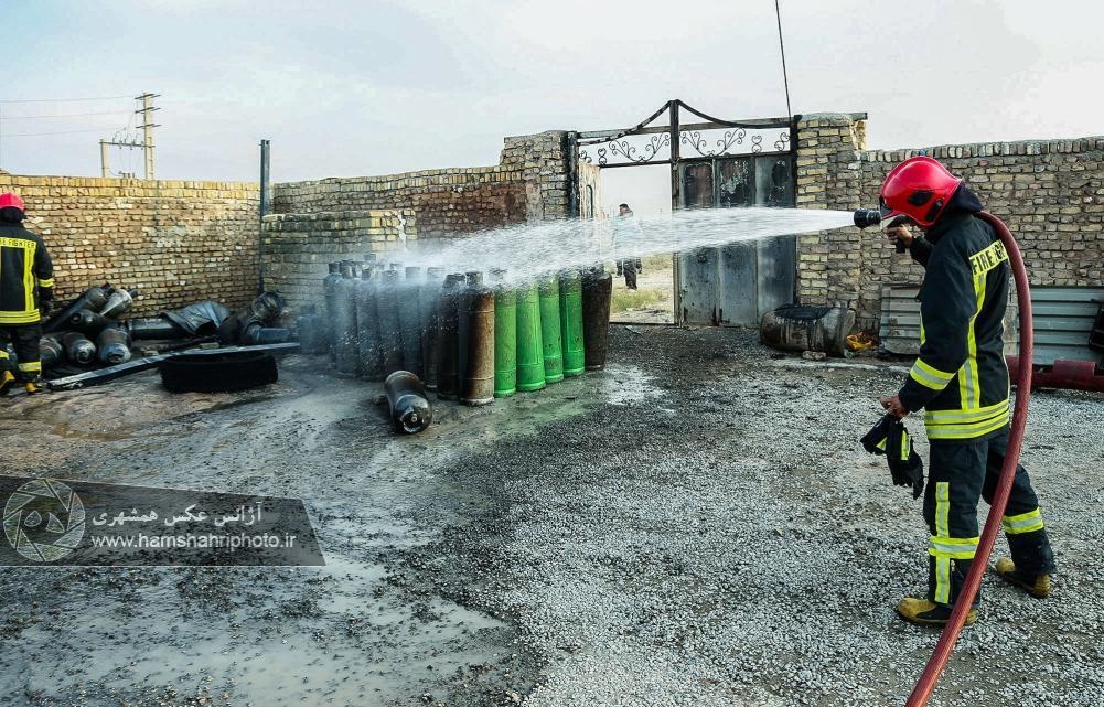 تصاویر | آتش‌سوزی مرکز غیر مجاز گاز ال‌پی‌جی در کرج