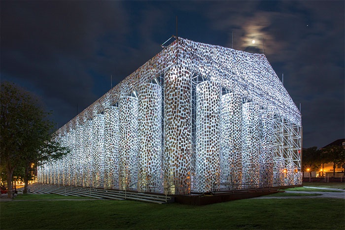 تصاویر | ساخت بنای تاریخی پارتنون با ۱۰۰ هزار کتاب ممنوعه