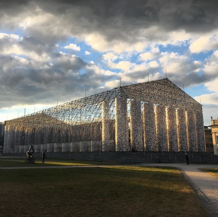 تصاویر | ساخت بنای تاریخی پارتنون با ۱۰۰ هزار کتاب ممنوعه