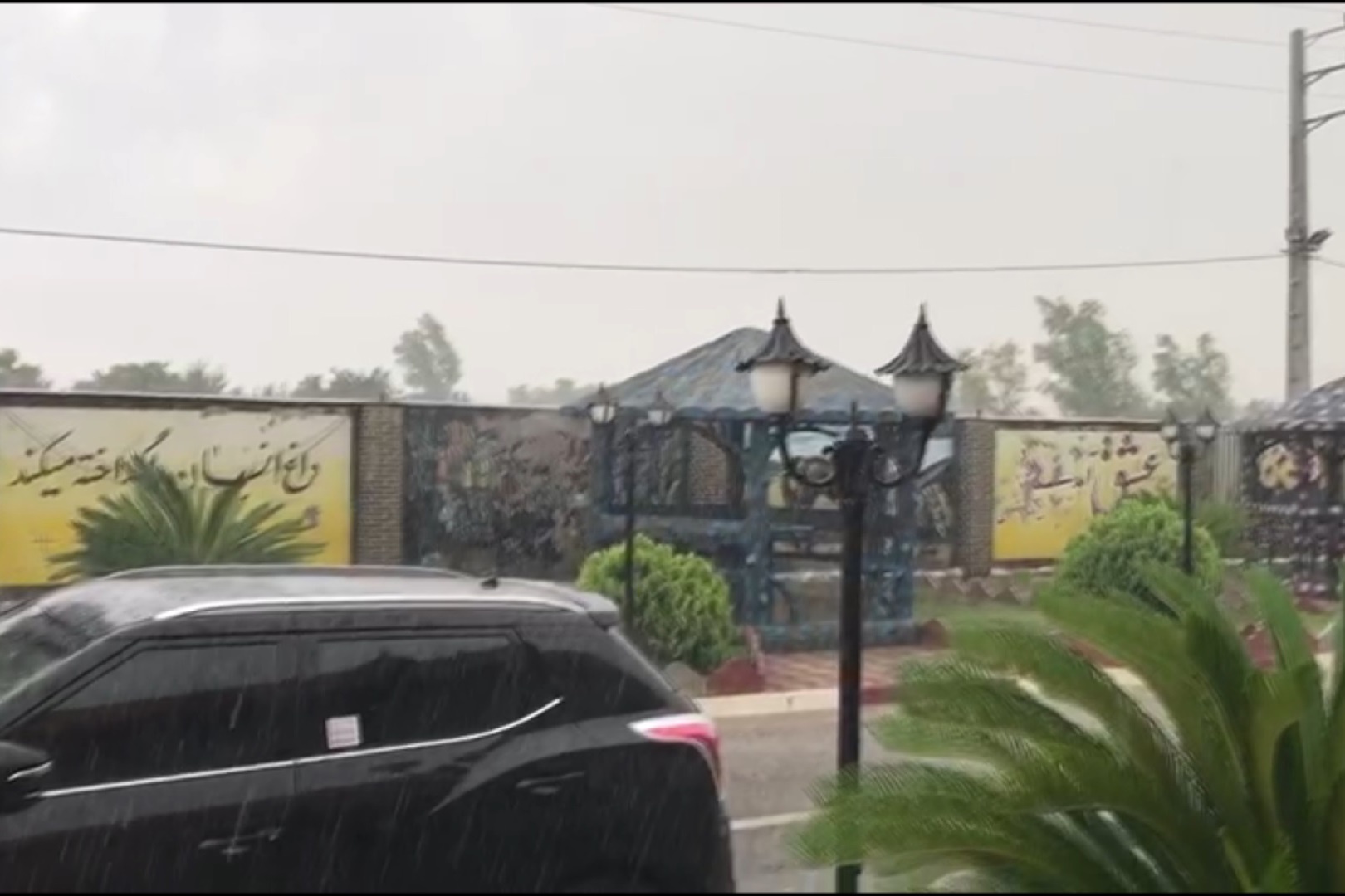 فیلم | بارش باران مردادماهی در بابلسر