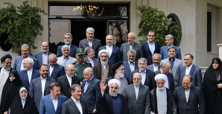 آخرین روز پاستور با وزرای دولت یازدهم/ عکس یادگاری روحانی با مردان کابینه‌ٔ اول