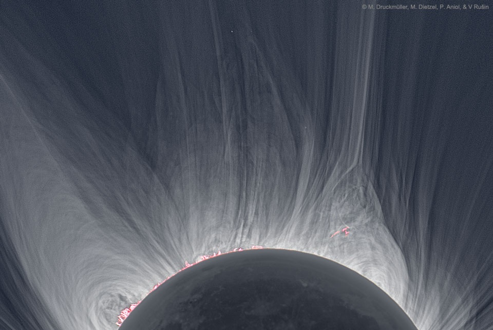 عکس خارق‌العاده ناسا از تاج خورشید در زمان کسوف کامل