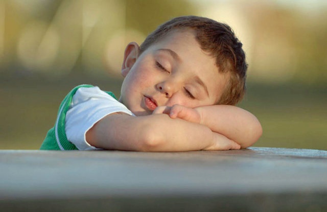آیا خواب اضافی برای کودکان مفید است؟