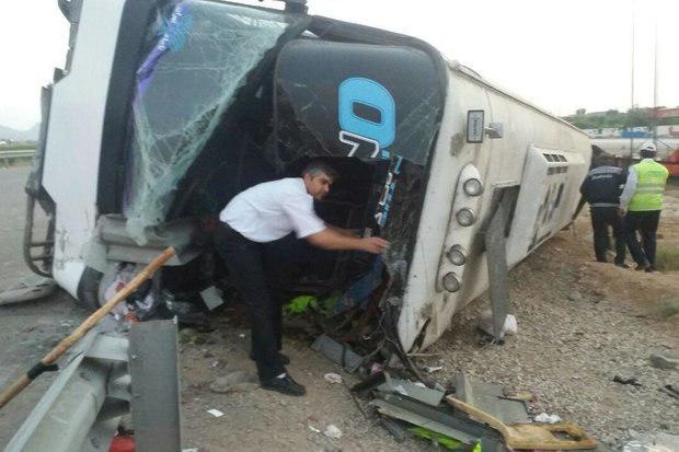 عکس | واژگونی اتوبوس در شاهرود که ۳ کشته و ۳۵ مصدوم داشت