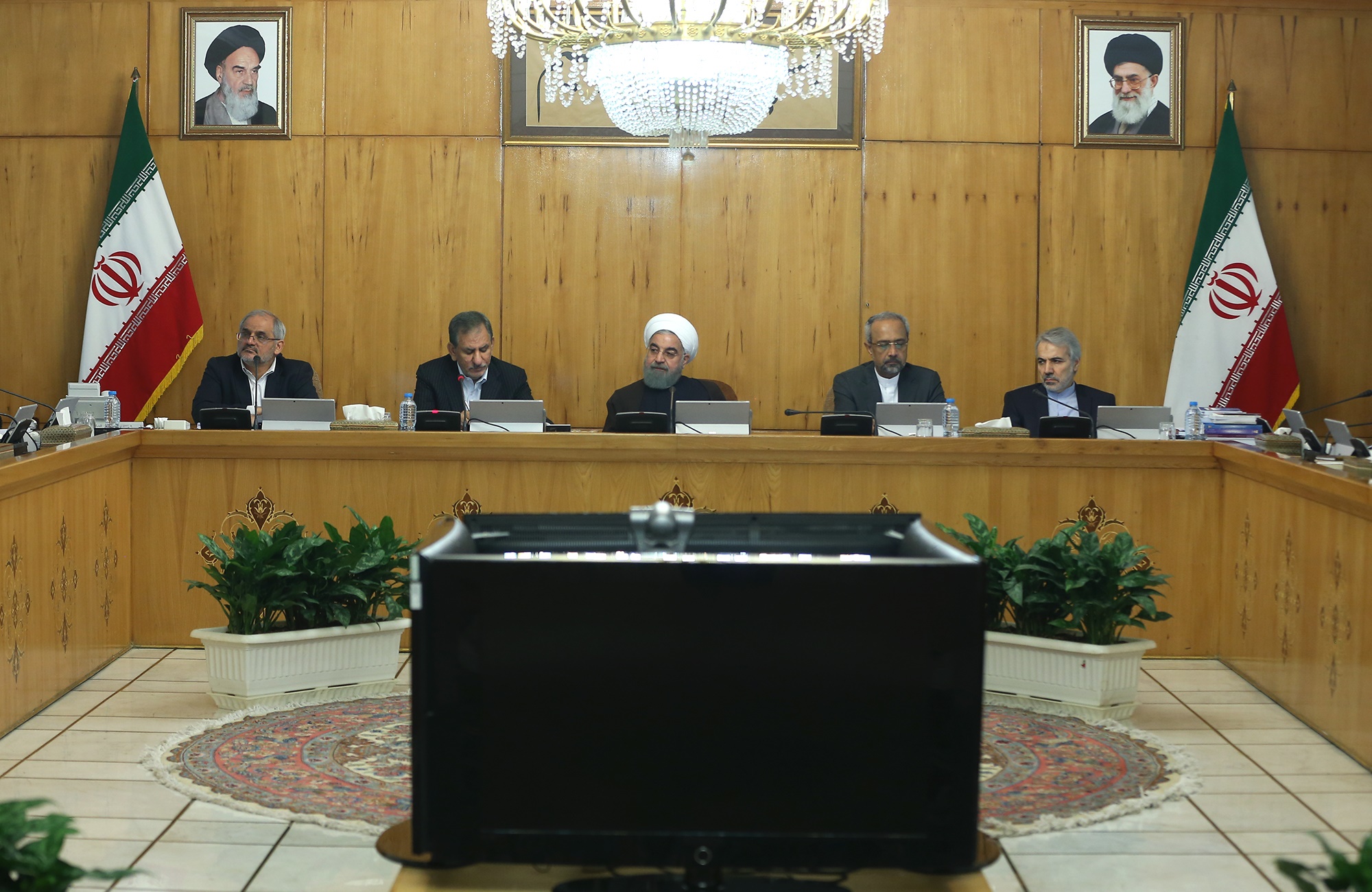 قدردانی از تلاش‌ها و صبوری روحانی در آخرین جلسه هیات دولت یازدهم