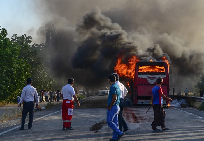آتش به جان اتوبوس مسافربری افتاد
