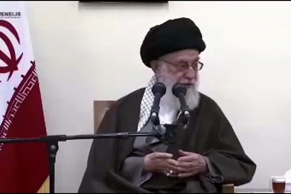 فیلم | روایت بانویی که به نیابت از رهبر انقلاب به حج رفت و در حادثه منا شهید شد